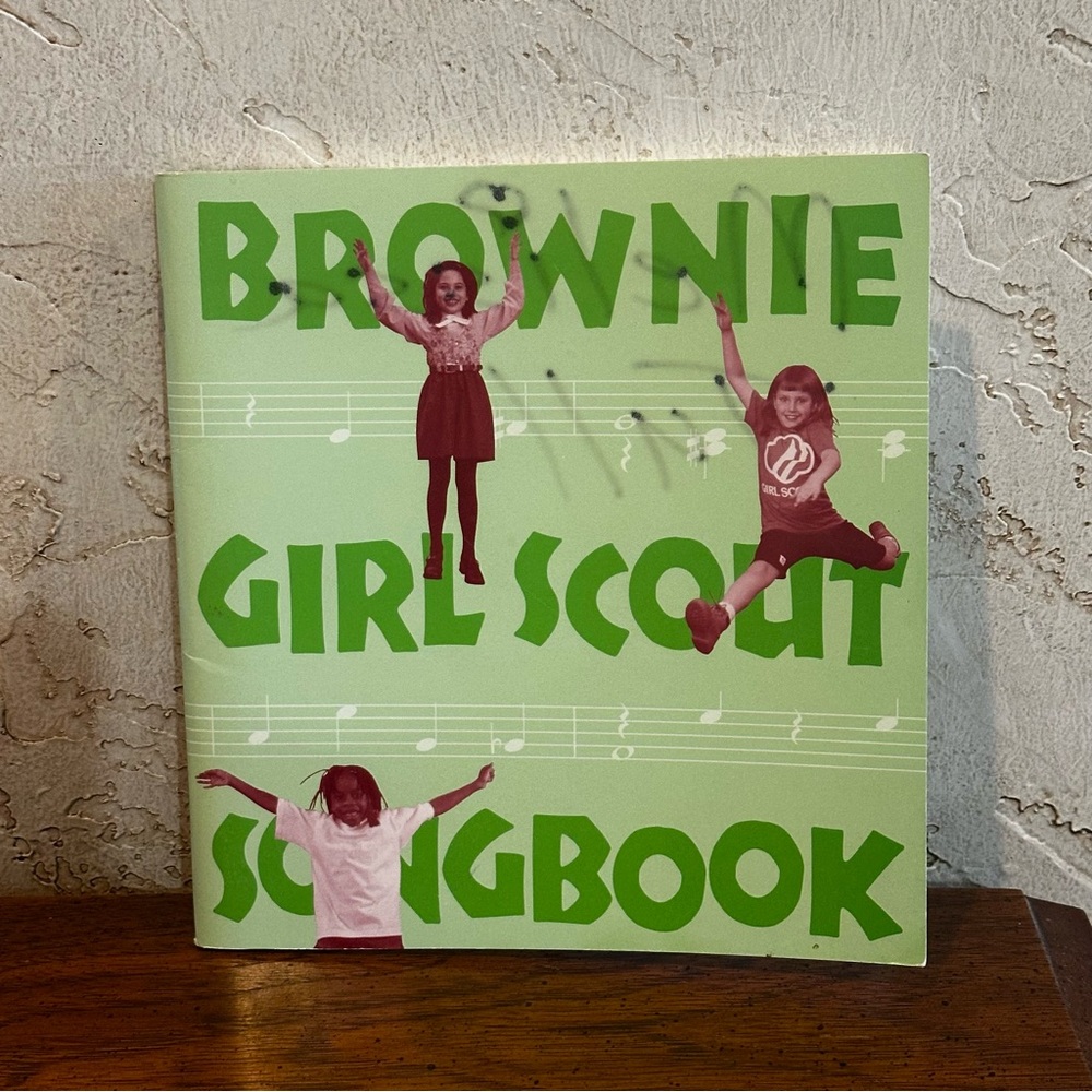 Vintage 1999 Brownie Girl Scout Songbook — Green Cover